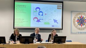 photos des représentants de l'UNED et de l'IAU